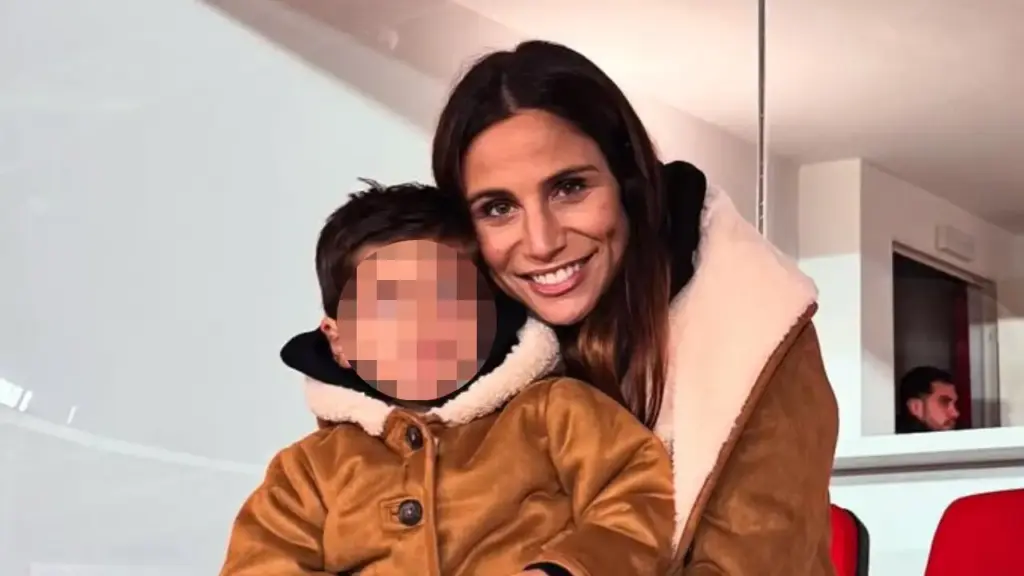 Lucía Villalón junto a su hijo / Instagram